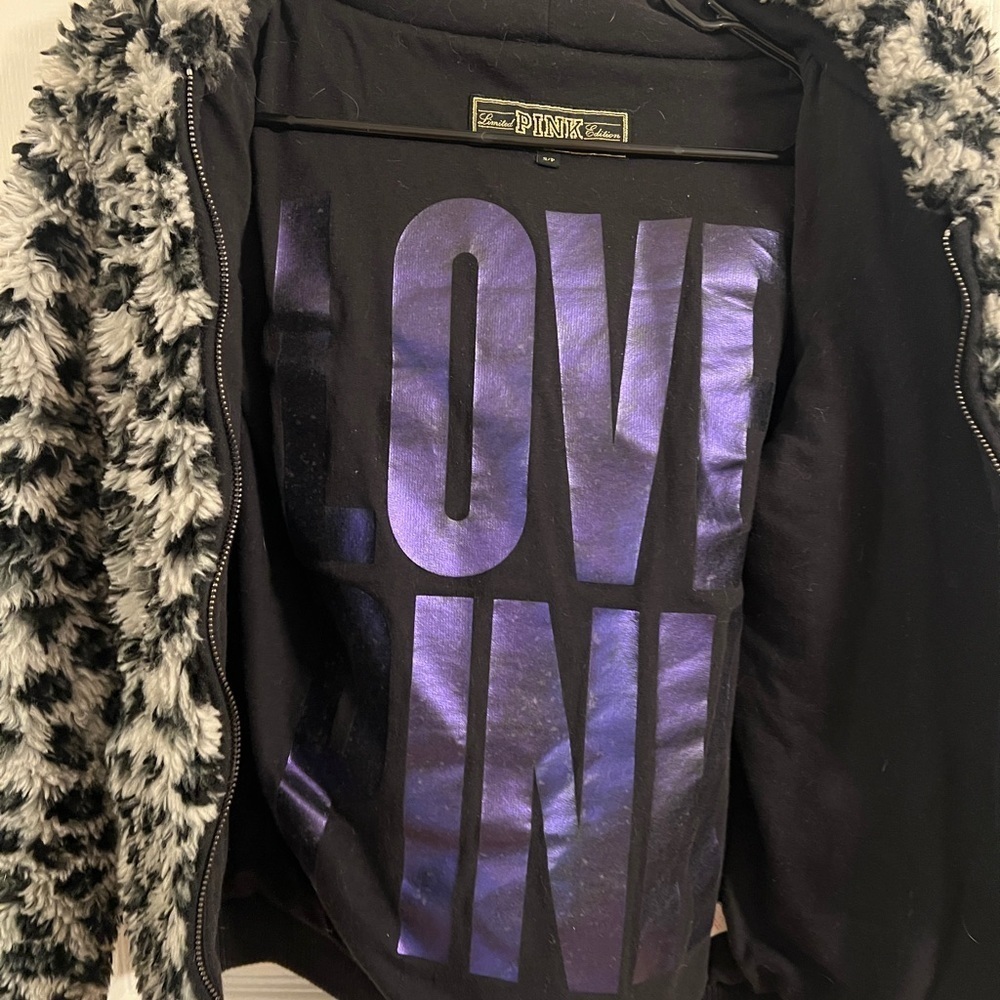 Rare Victoria's Secret PINK Black and White Faux Fur Coat. - Picture 7 of 7